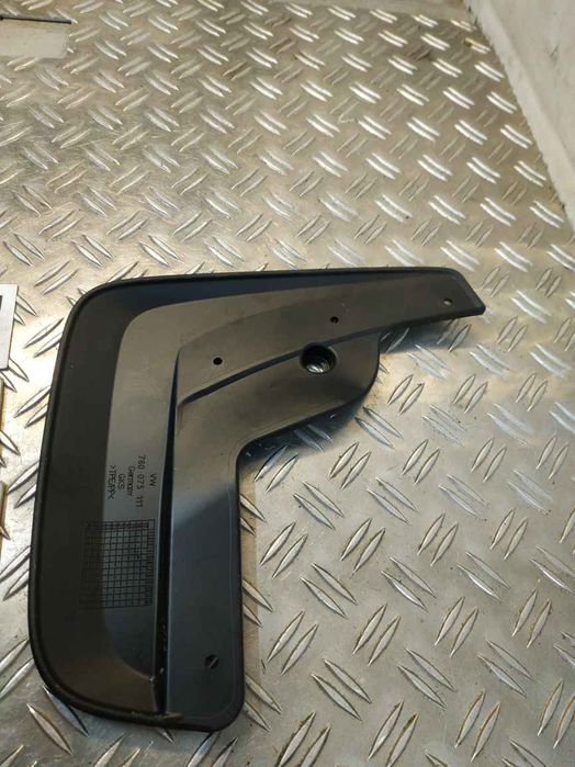 VAG VW Touareg 3 2018- Бризговик зад R BR0581 760075111