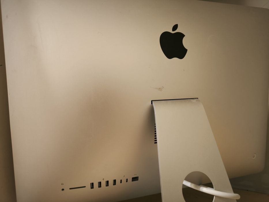 iMac Retina 4K 21.5" 2017 – Liga mas não dá imagem – Ecrã partido