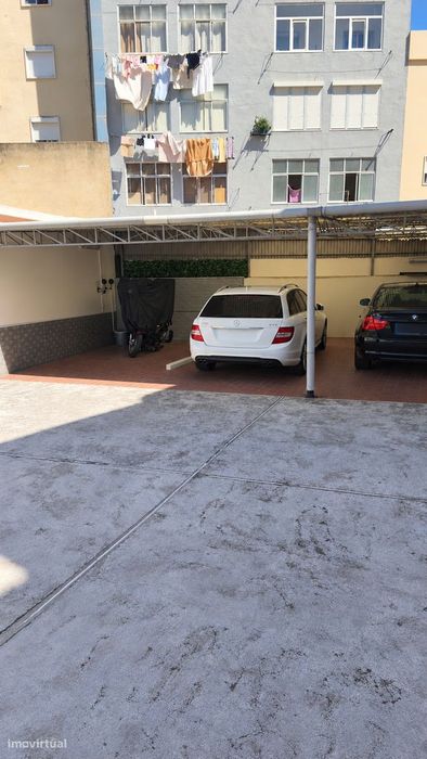 T3 Brandoa, totalmente renovado com garagem