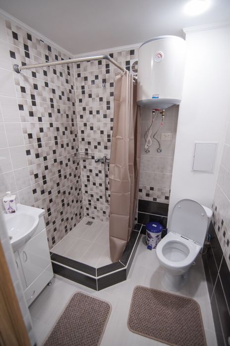 Сдам посуточно 1-о и  2-ох комнатную квартиру возле басейна,житло