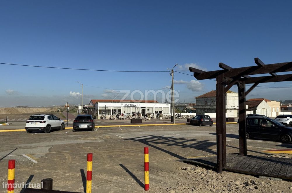 Terreno com 4.810 m2 em Paramos (Espinho)