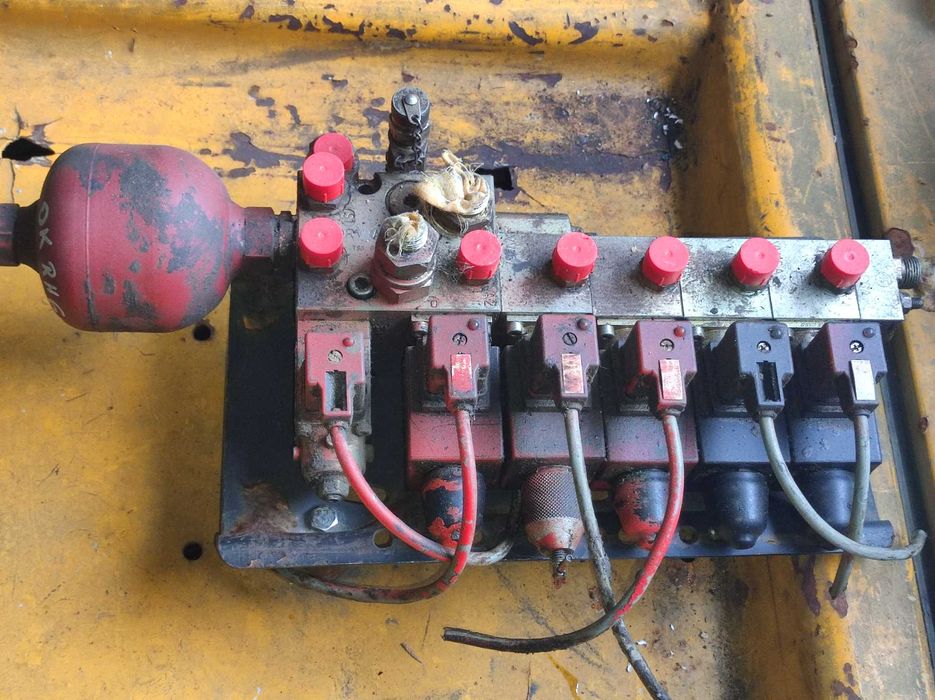 Koparka 0&K - Rozdzielacz z cewkami -Hydrotechnik