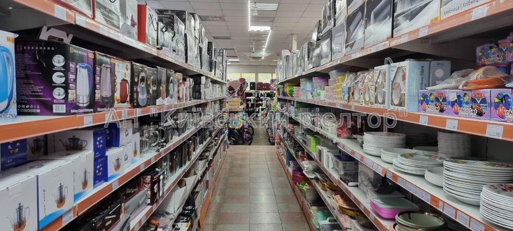 Продаж торгівельного приміщення 460 кв.м, пр-т .Шухевича 30