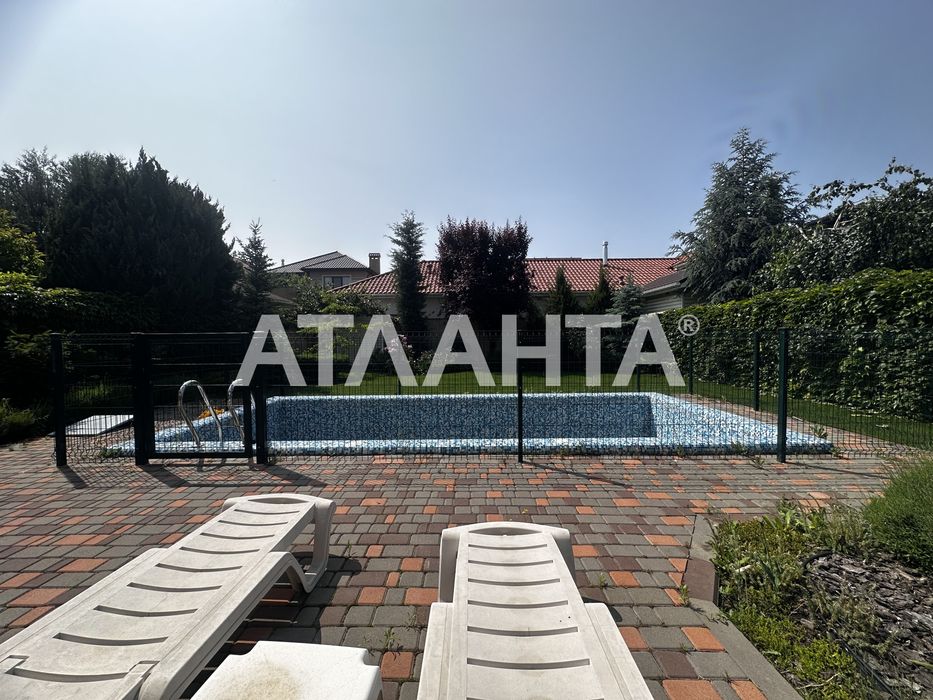 Дом с террасой и бассейном Совиньон 3