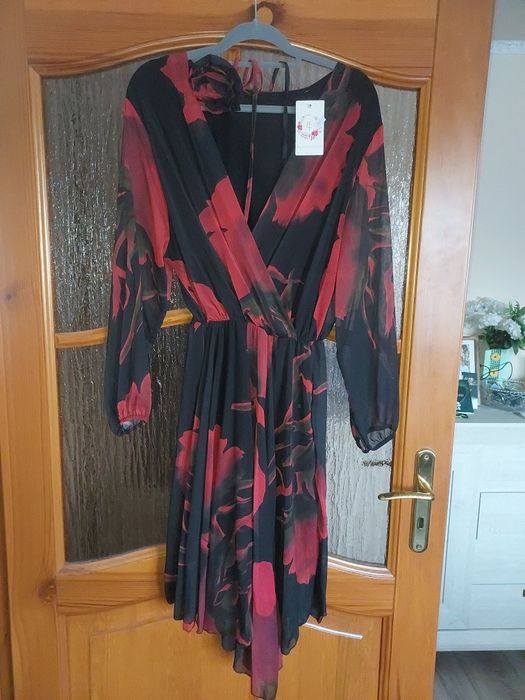 Nowa sukienka z metką rozm 46/48, czarna w czerwone kwiaty, zielone