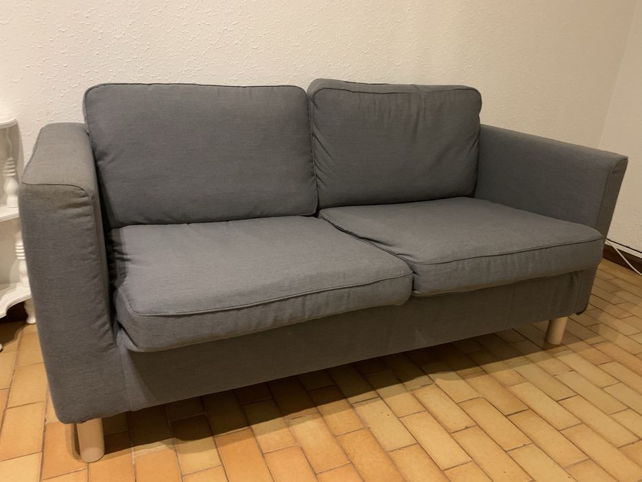 Sofa de dois lugares cor cinza bom estado Eka