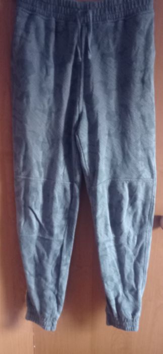 Spodnie dresowe moro na gumce