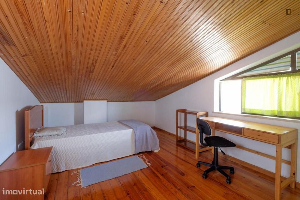 Quarto - localizado em Conchada Coimbra