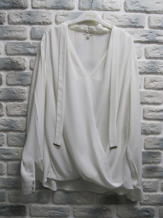 Ошатна красива блуза river island