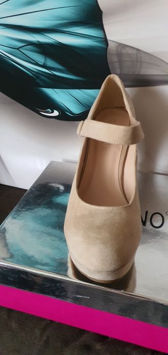 Czółenka na platformie zamsz