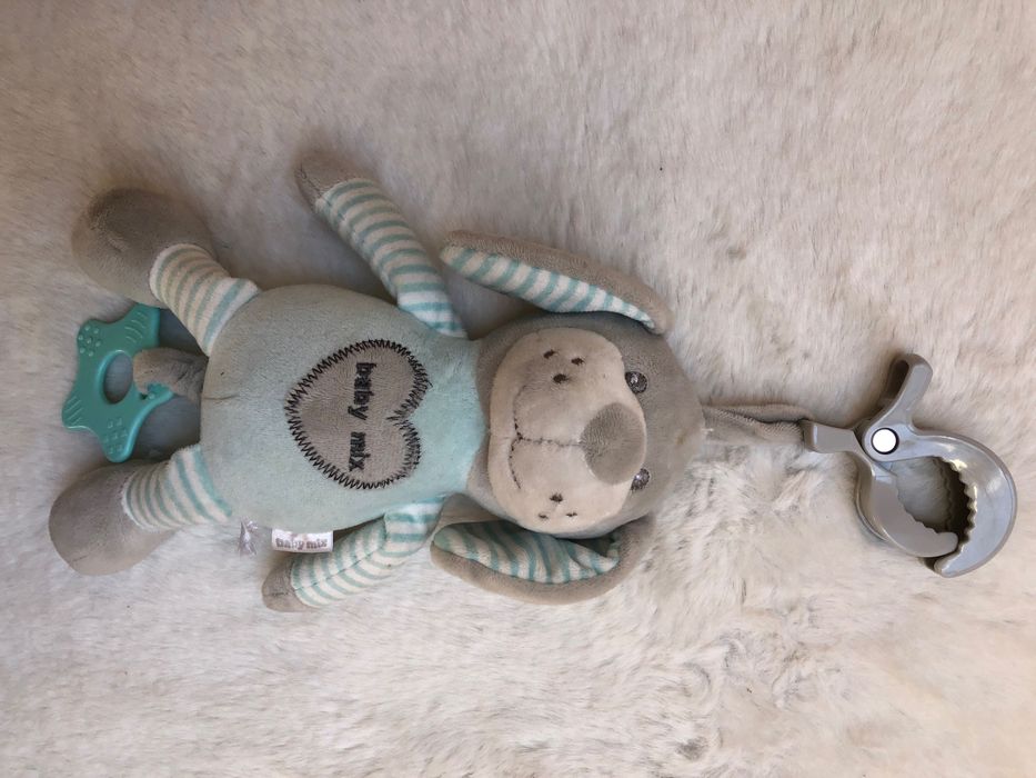 Miś, grzechotka zawieszka z klipsem do wózka, łóżeczka Baby mix
