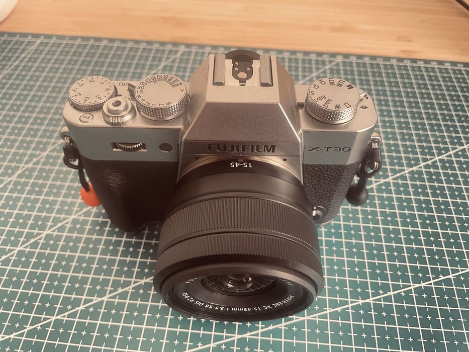 Máquina Fujifilm XT-30 ii +  Kit Lente XC15-45 + Peak Design + Extras