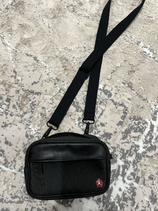 Сумка Jordan Monogram Camera Bag