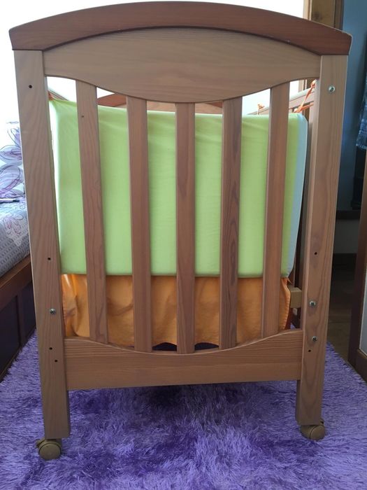 Berço com tudo o que esta na fotografia incluido