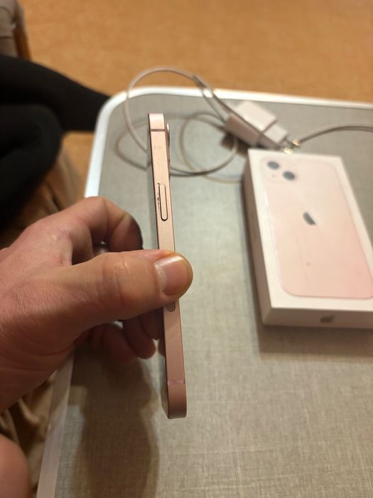 iPhone 13 рожевий