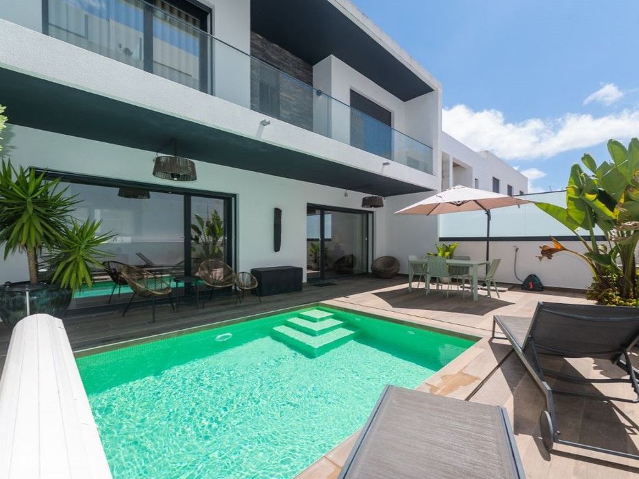 Moradia Contemporânea Premium, como nova (2023), com piscina aqueci...