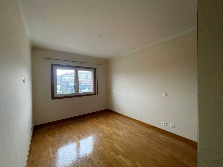 Apartamento T2 com Garagem Box em Mozelos