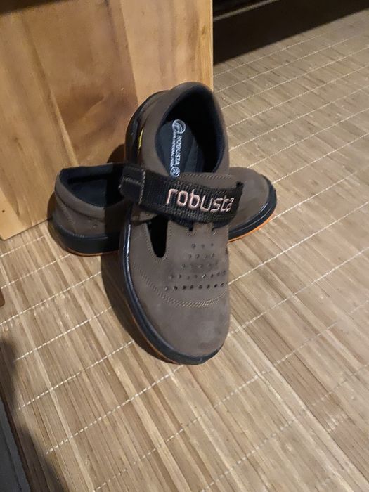 Ténis de biqueira de aço