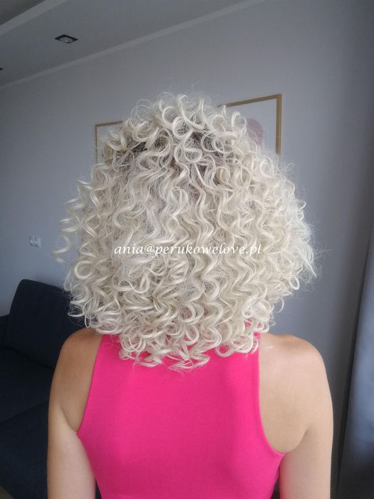 Peruka blond ombre afro loki kręcone włosy na co dzień Nelly