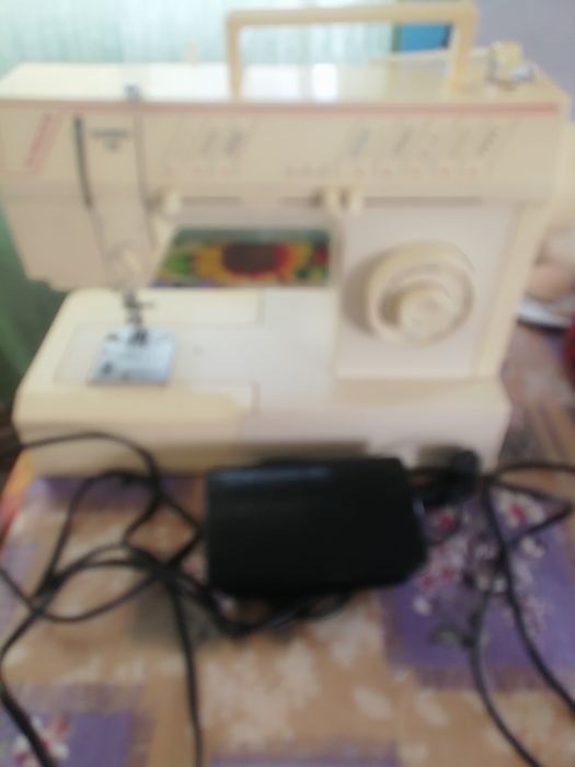 Продам, швейную машинку.