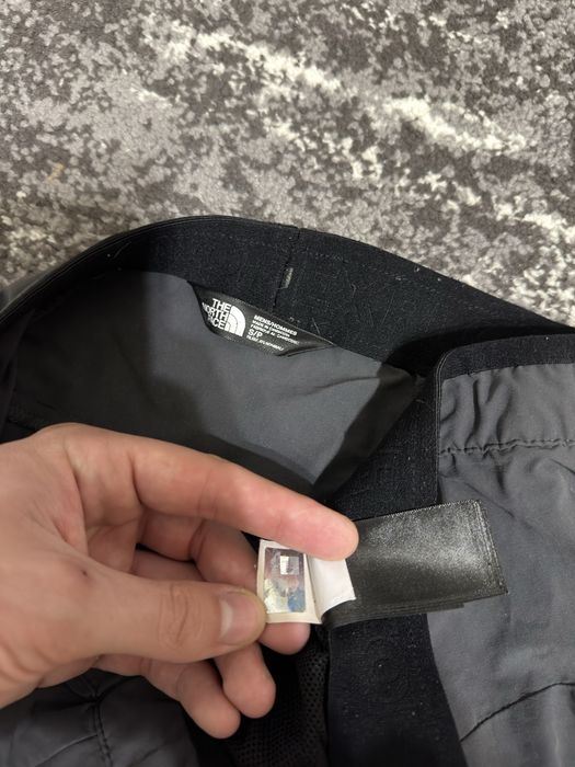 Нейлонові  штани The North Face М розмір сірого кольору