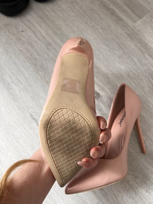 Бежеві лодочки.