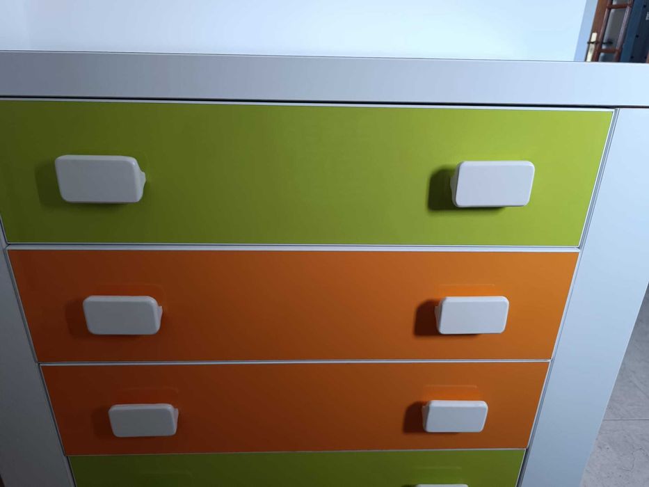 Cómoda de 4 gavetas 105x90x55cm