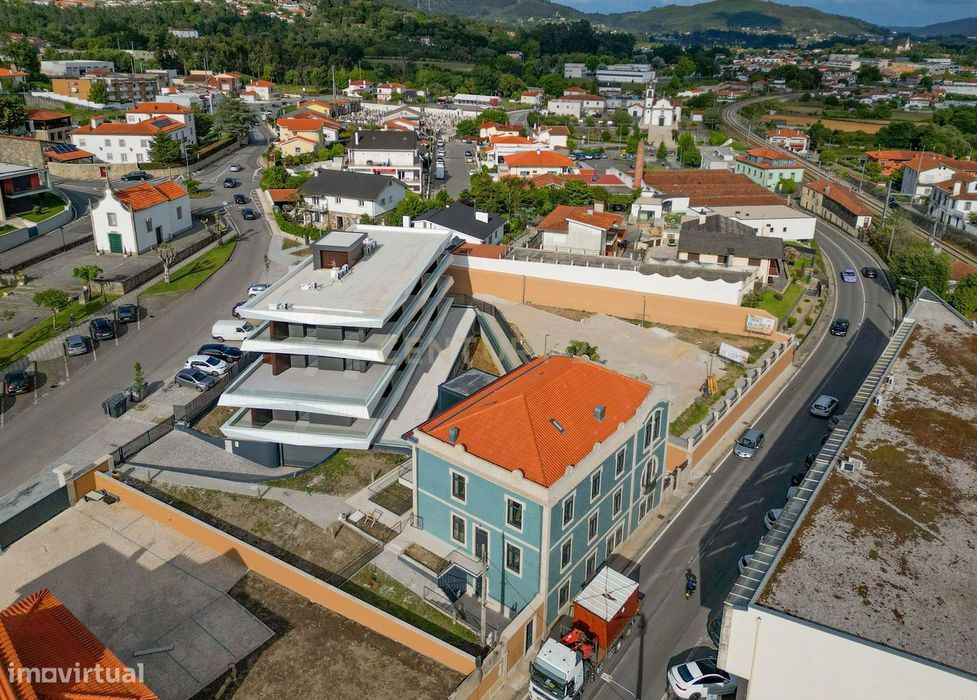 Venda: Apartamento/Moradia Duplex Novo em Barroselas com Terraço Priva