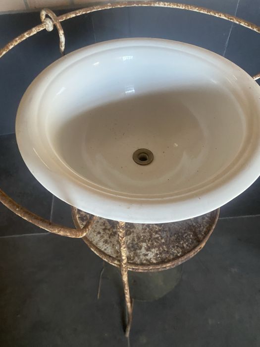 Suporte com lavatório vista alegre muito antigo.