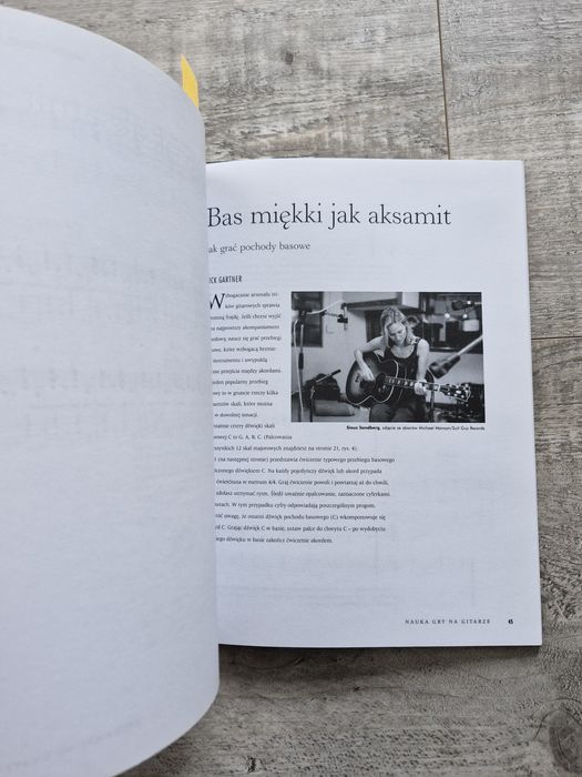 A3958,A3078. "Nauka gry na gitarze elektrycznej i akustycznej"