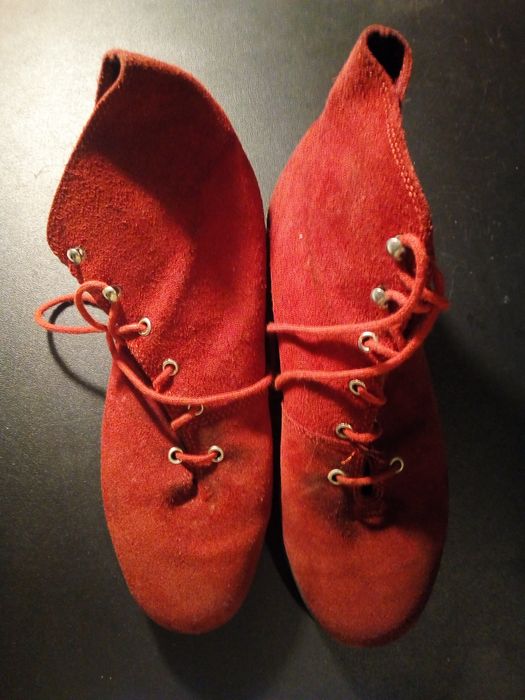 Botas vermelhas de camurça