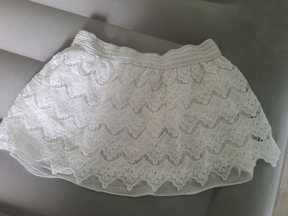 Biała spódnica koronkowa mini 38