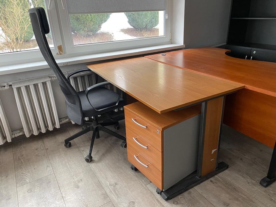 używane solidne biurka drewniane (2 szt)