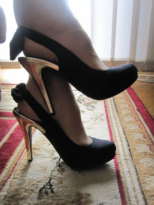 Sandały szpilki z krytymi palcami eleganckie buty na wyście bal wesele