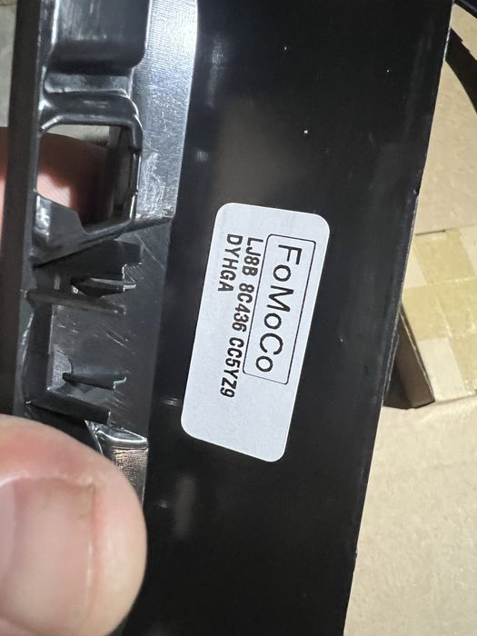 Накладка (вуса, підкова) камери Ford Mustang Mach-e