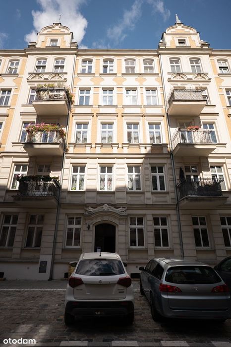 Spokojne, 2-pokojowe mieszkanie w odrestaurowanej kamienicy