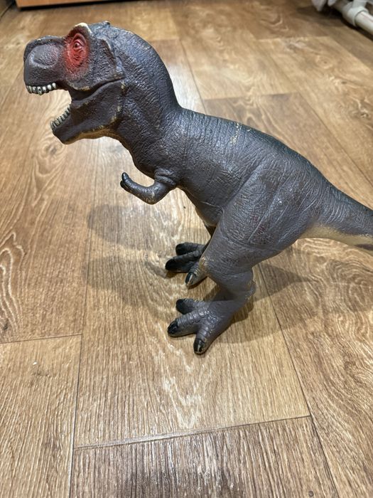 Игрушка динозавр