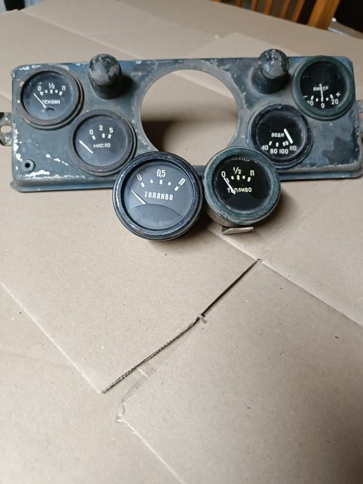 Панель приборів з датчиками