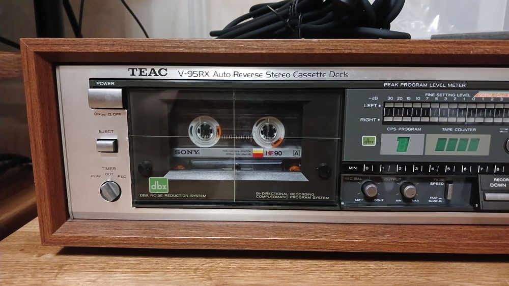 Касетна дека  в дуже доброму стані Teac v-95rx.