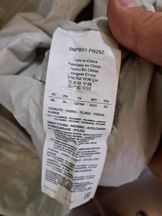 Продам лёгкий пуховик Emporio armani