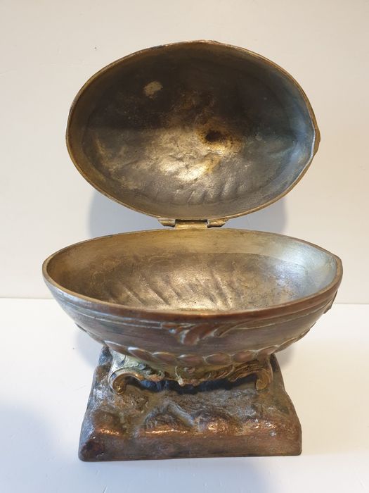 Fantástico antigo guarda joias francês Sec. XIX em forma de um ovo