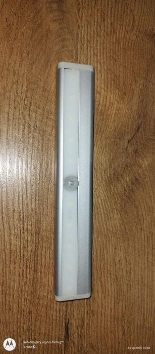 Lampa LED z czujnikiem ruchu