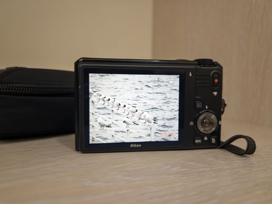 Фотоапарат Nikon S9100 + Чохол