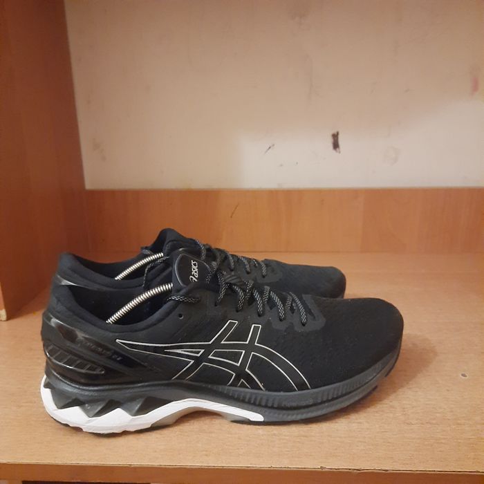 Продам кросівки асікс