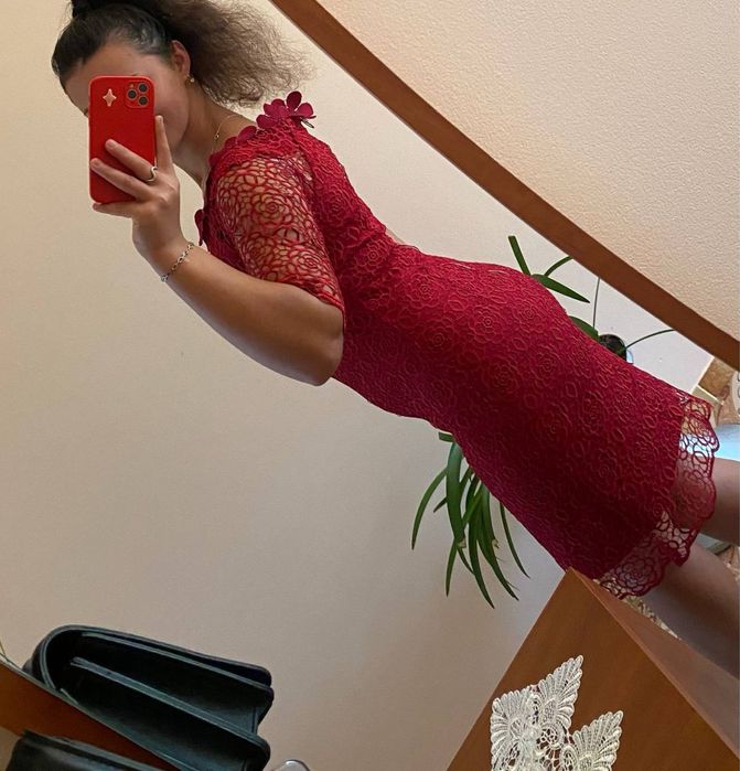 Продам Сукню в бордовому кольорі