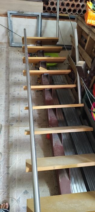 Escada em Madeira e Metal