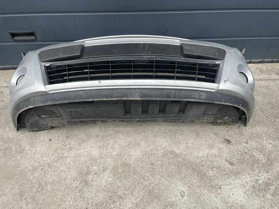 Бампер передній  Renault Clio3. 2009-2013 Рено Кліо