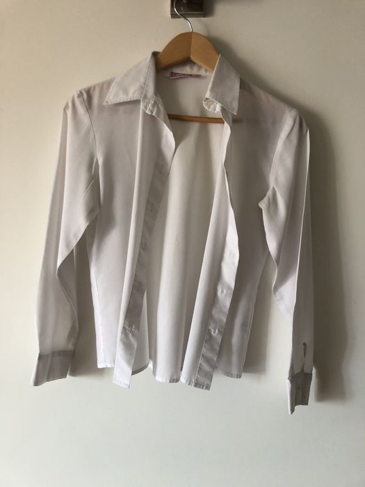 White shirt also suitable for academic dress