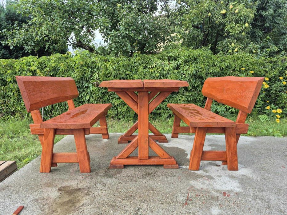 Stół ogrodowy z ławkami