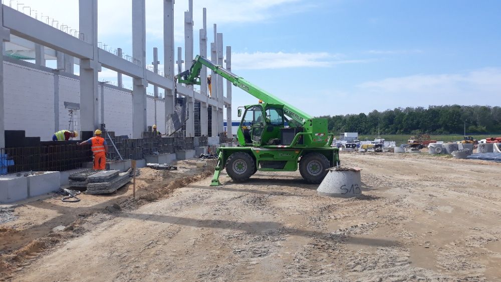 wynajem ładowarek teleskopowych Merlo JCB ładowarki obrotowe Manitou